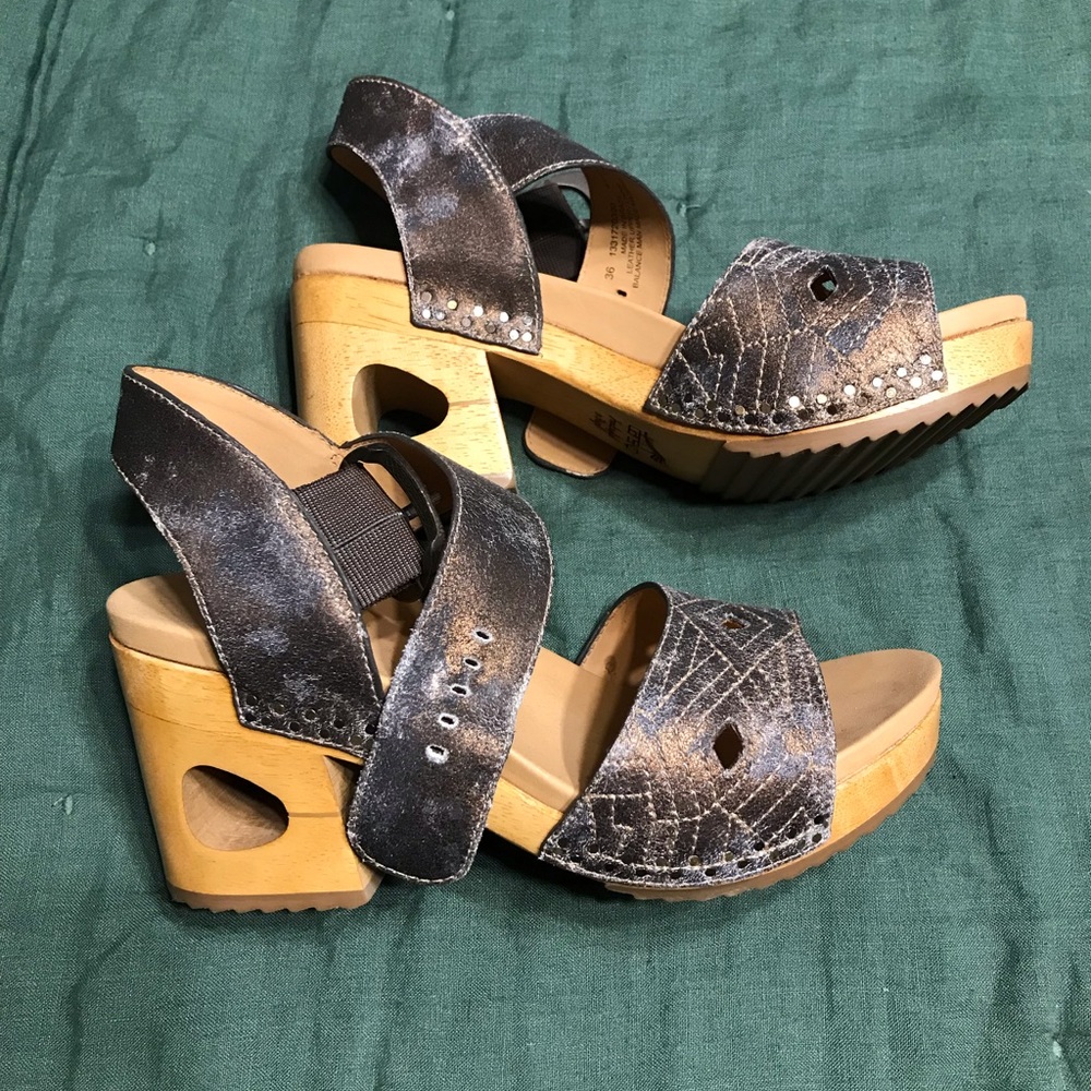 Dansko Limited Edition size 36, fit like a 7.
